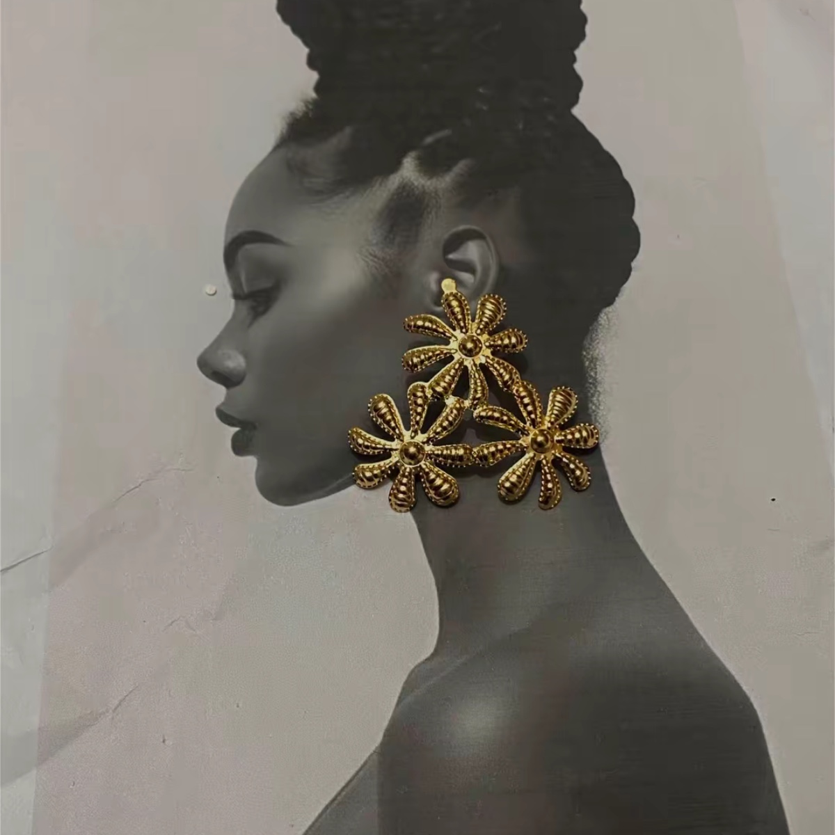 Flower chunky earring