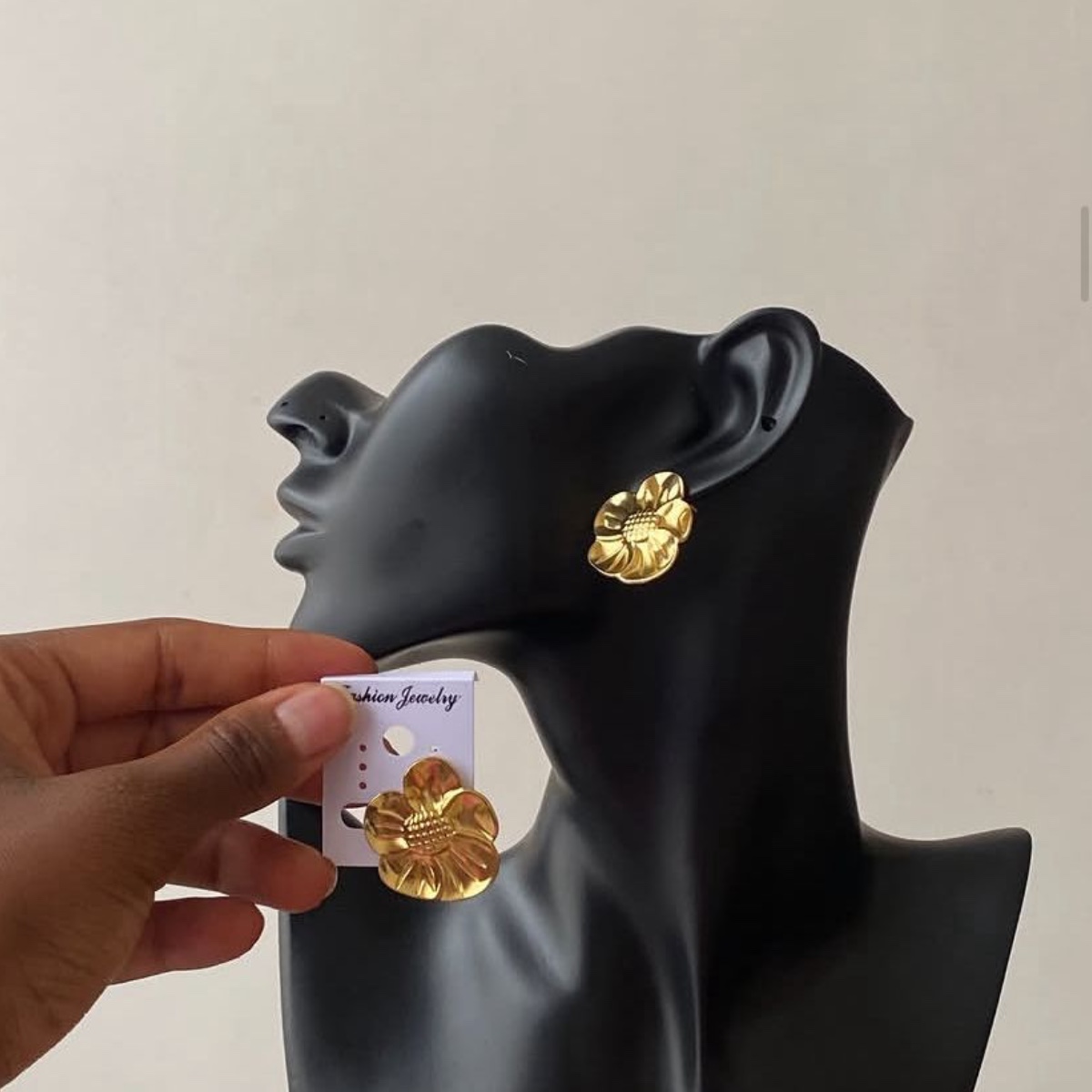 Gold flower chunky earring