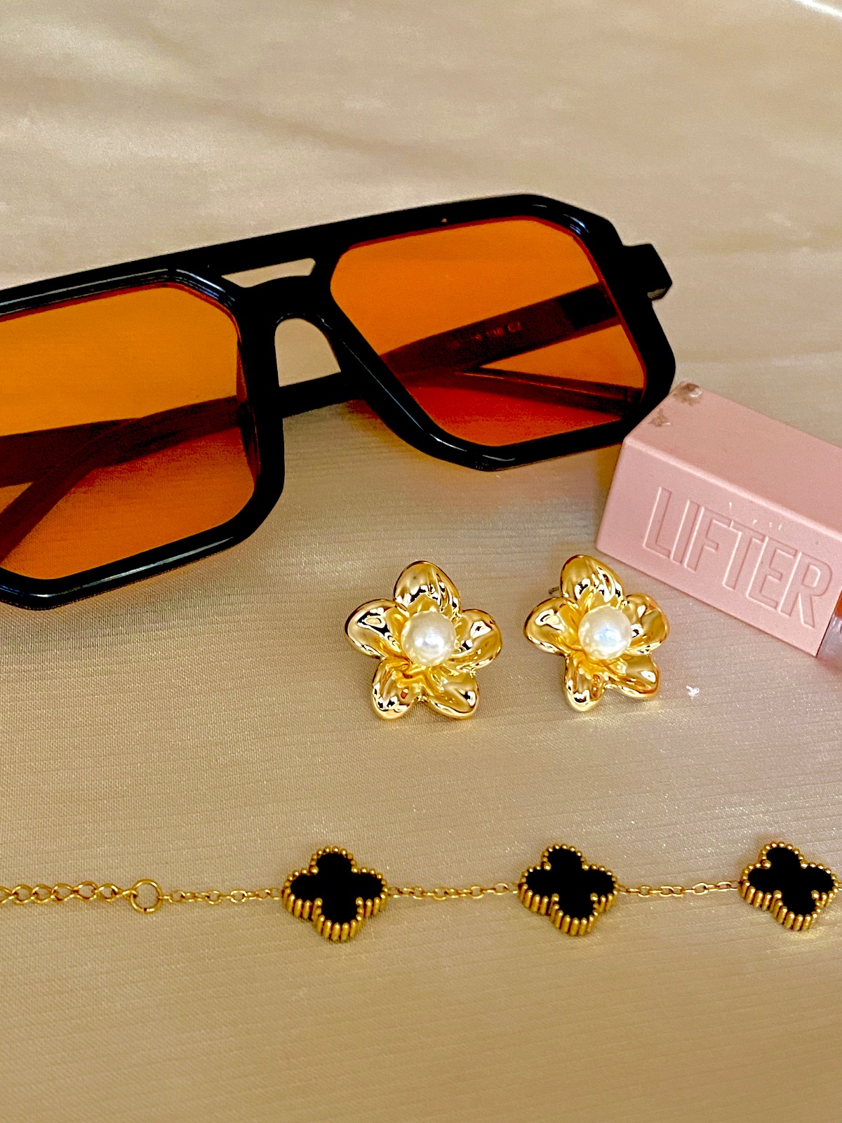 Flower pearl earrings
